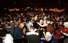 crowd5-15.jpg